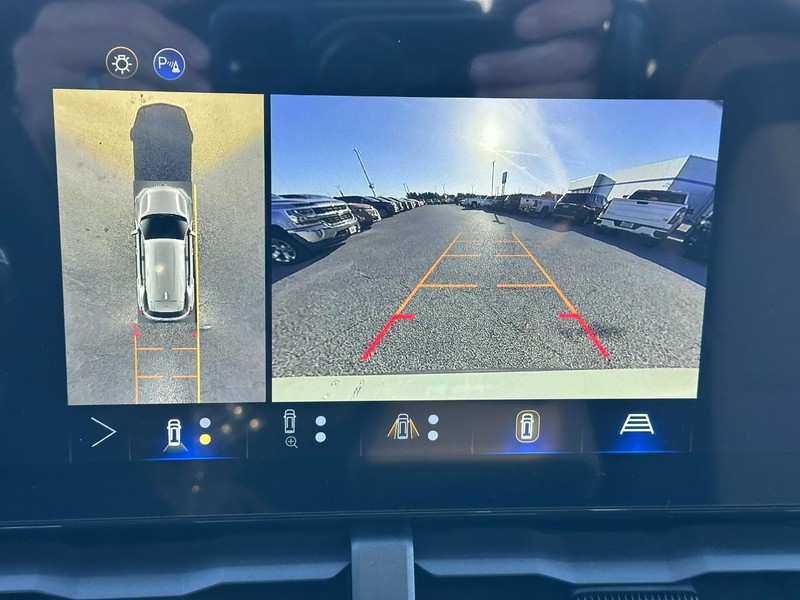 Chevrolet Equinox Vehicle Full-screen Gallery Image 16