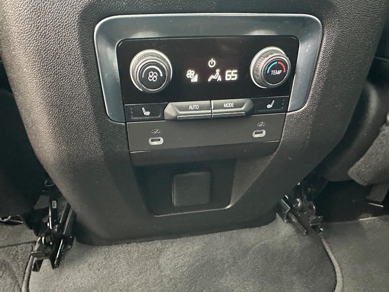 Chevrolet Tahoe Vehicle Full-screen Gallery Image 12