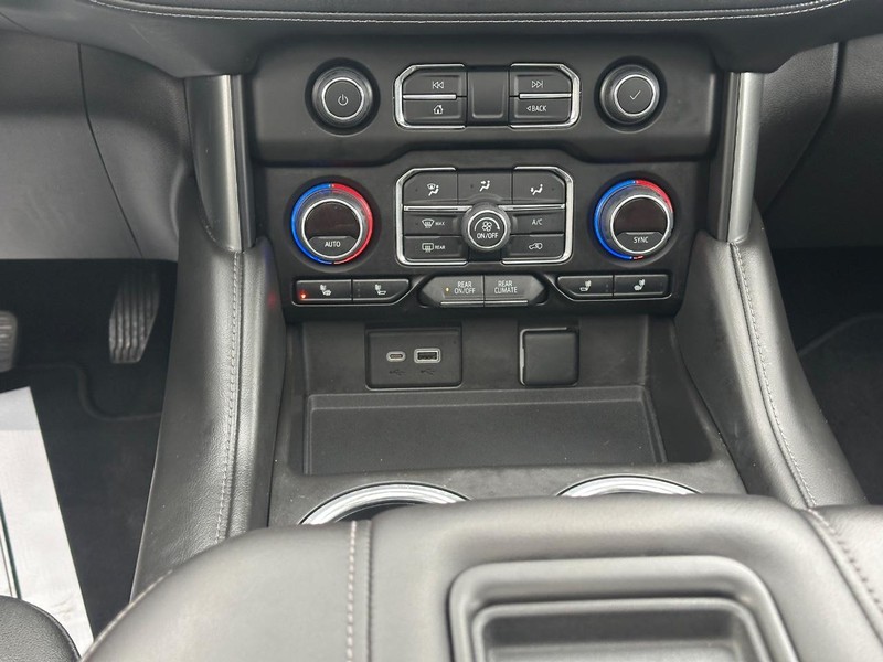 Chevrolet Tahoe Vehicle Full-screen Gallery Image 17