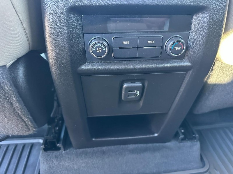 Chevrolet Traverse Vehicle Full-screen Gallery Image 12