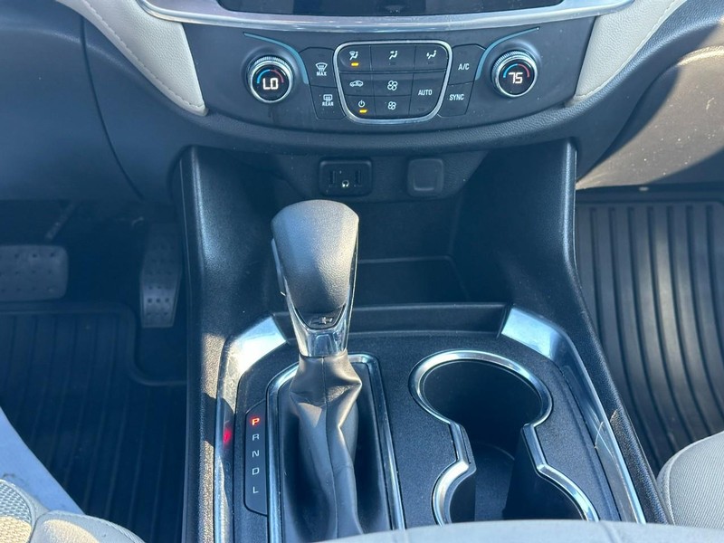 Chevrolet Traverse Vehicle Full-screen Gallery Image 16