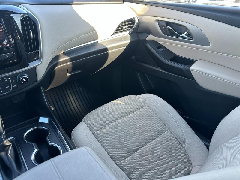 Chevrolet Traverse Vehicle Full-screen Gallery Image 17