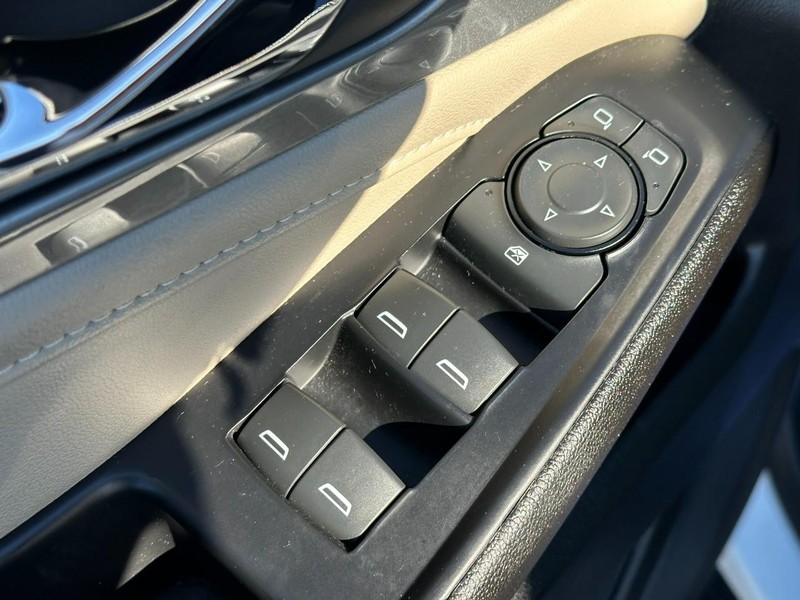 Chevrolet Traverse Vehicle Full-screen Gallery Image 18