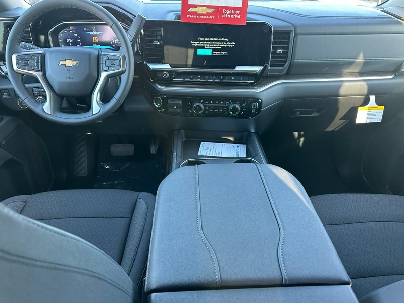 Chevrolet Silverado 2500HD Vehicle Full-screen Gallery Image 5