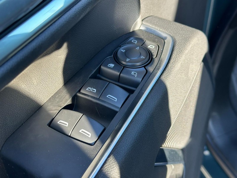 Chevrolet Silverado 2500HD Vehicle Full-screen Gallery Image 9