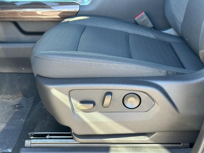 Chevrolet Silverado 2500HD Vehicle Full-screen Gallery Image 10