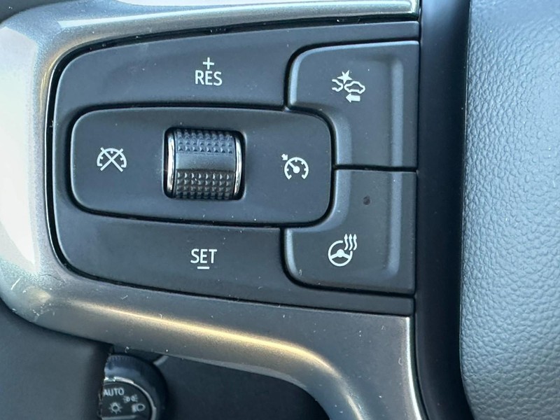 Chevrolet Silverado 2500HD Vehicle Full-screen Gallery Image 12