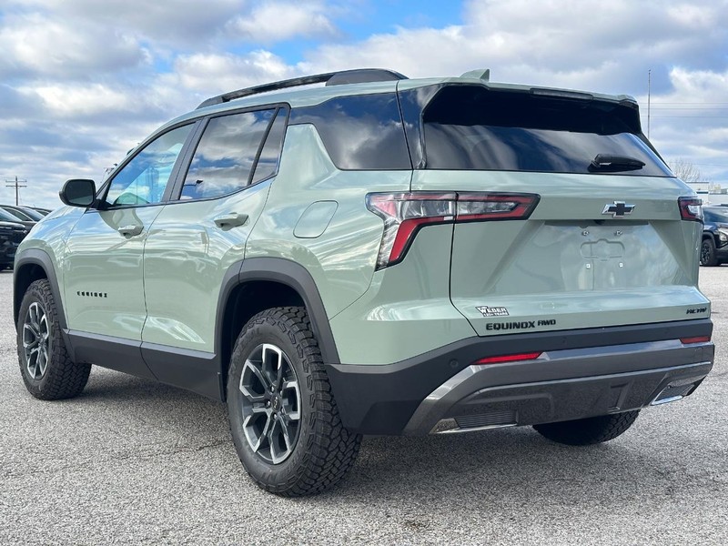 Chevrolet Equinox Vehicle Full-screen Gallery Image 3