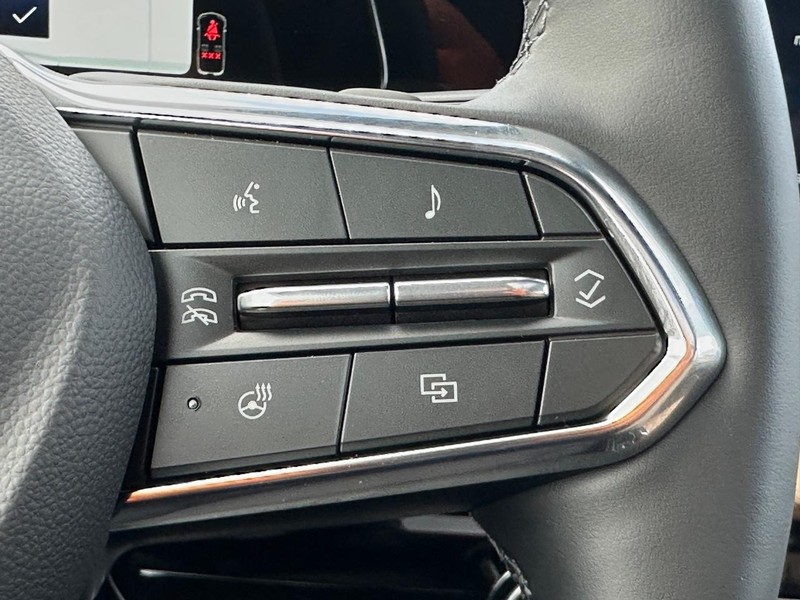 Chevrolet Equinox Vehicle Full-screen Gallery Image 10