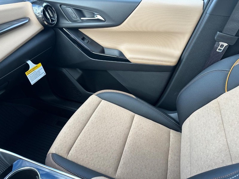 Chevrolet Equinox Vehicle Full-screen Gallery Image 16