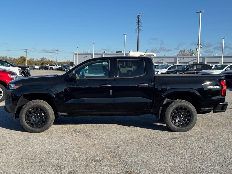 Chevrolet Colorado Vehicle Full-screen Gallery Image 2