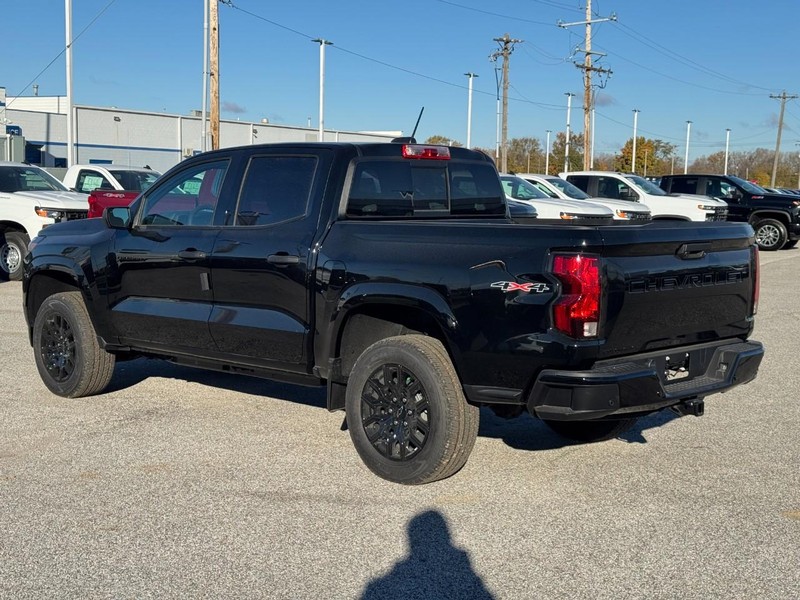 Chevrolet Colorado Vehicle Full-screen Gallery Image 3