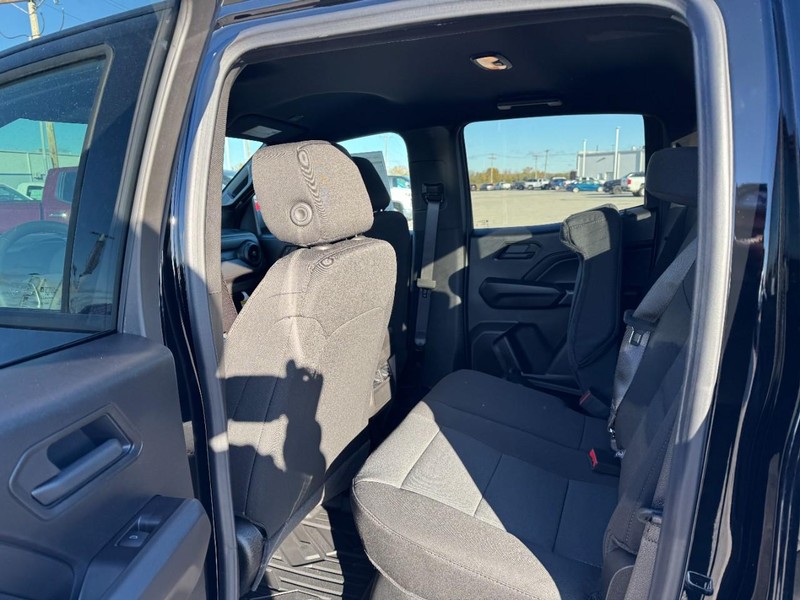 Chevrolet Colorado Vehicle Full-screen Gallery Image 5