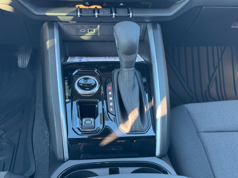 Chevrolet Colorado Vehicle Full-screen Gallery Image 9