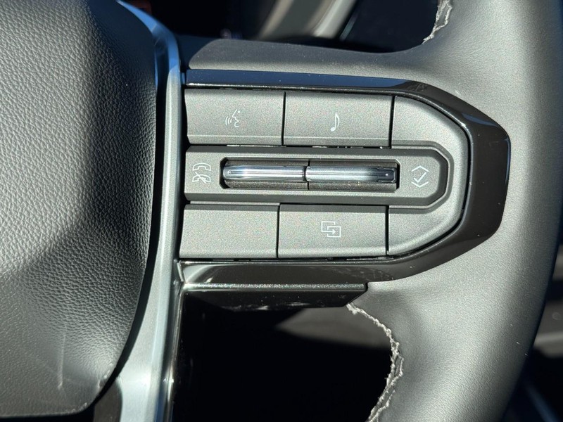 Chevrolet Colorado Vehicle Full-screen Gallery Image 13