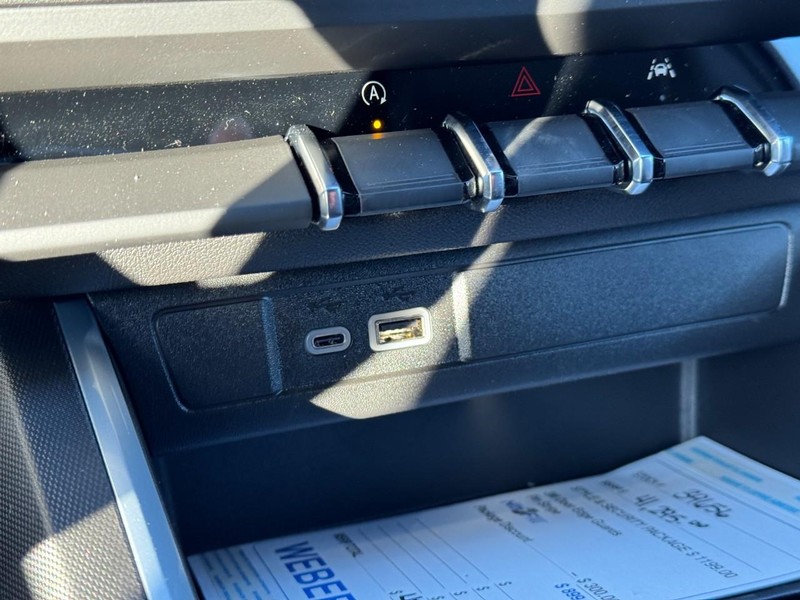 Chevrolet Colorado Vehicle Full-screen Gallery Image 14