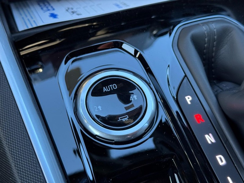 Chevrolet Colorado Vehicle Full-screen Gallery Image 15