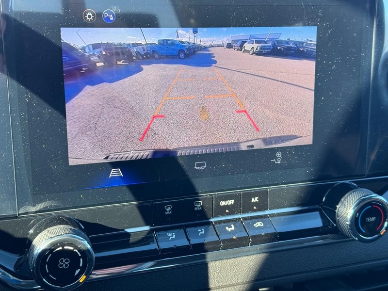 Chevrolet Colorado Vehicle Full-screen Gallery Image 16