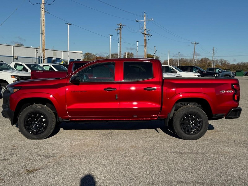 Chevrolet Colorado Vehicle Full-screen Gallery Image 2