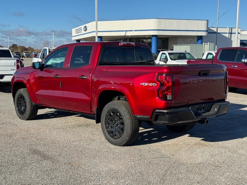 Chevrolet Colorado Vehicle Full-screen Gallery Image 3