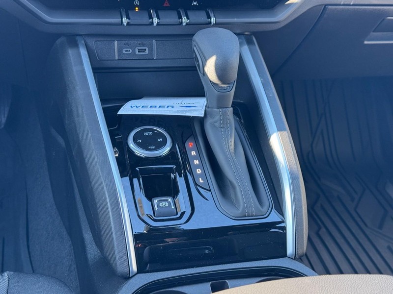 Chevrolet Colorado Vehicle Full-screen Gallery Image 10