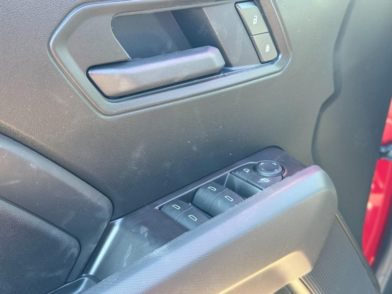 Chevrolet Colorado Vehicle Full-screen Gallery Image 11