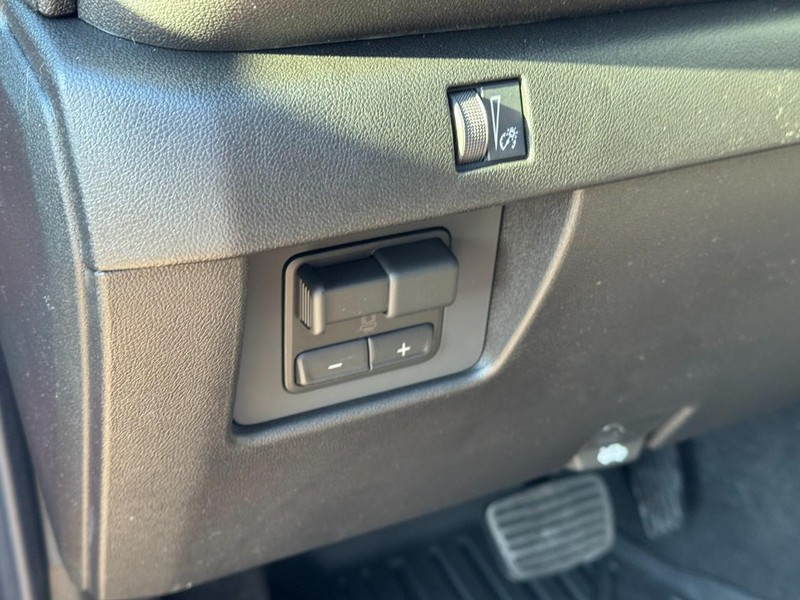 Chevrolet Colorado Vehicle Full-screen Gallery Image 12