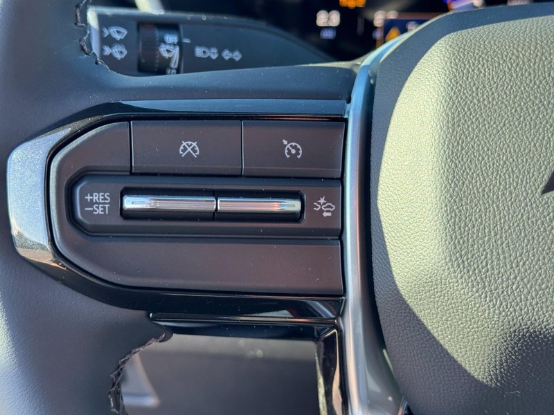 Chevrolet Colorado Vehicle Full-screen Gallery Image 13