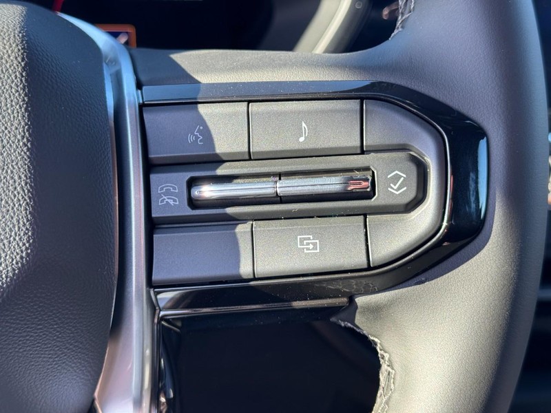 Chevrolet Colorado Vehicle Full-screen Gallery Image 14