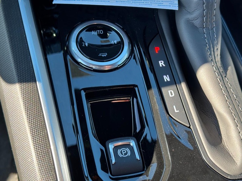 Chevrolet Colorado Vehicle Full-screen Gallery Image 16