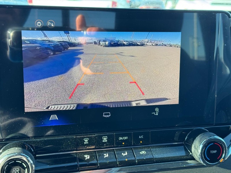 Chevrolet Colorado Vehicle Full-screen Gallery Image 17