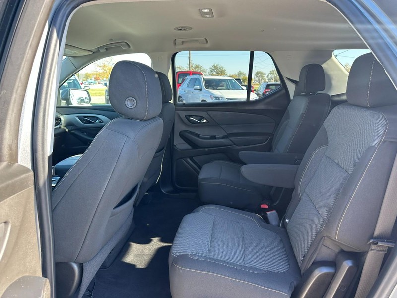 Chevrolet Traverse Vehicle Full-screen Gallery Image 10