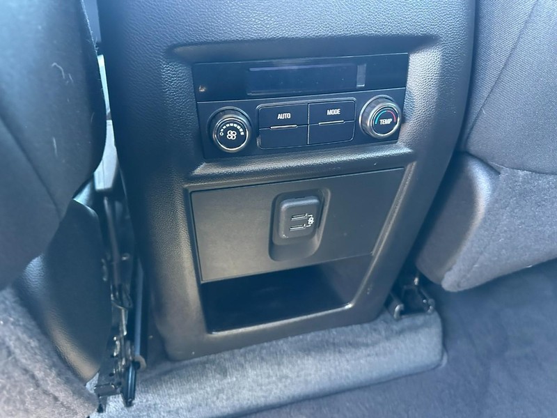 Chevrolet Traverse Vehicle Full-screen Gallery Image 12