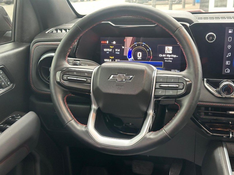 Chevrolet Colorado Vehicle Full-screen Gallery Image 13