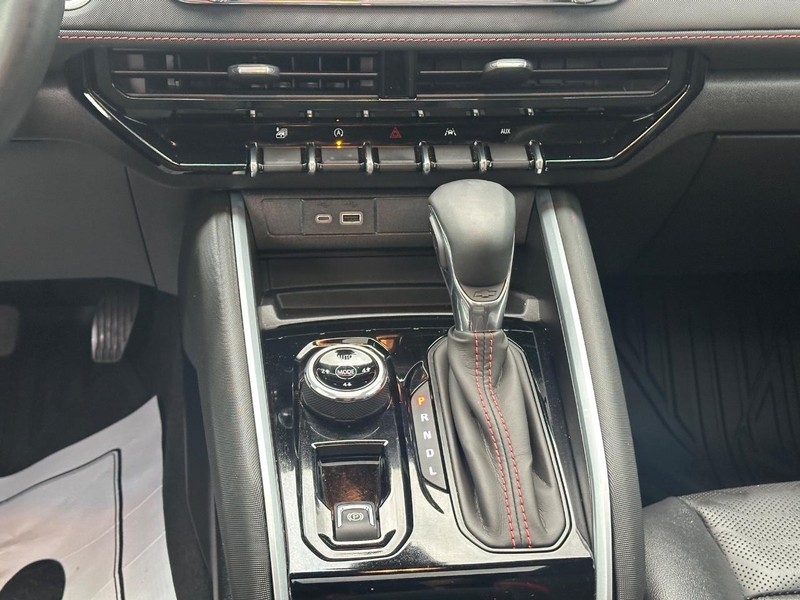 Chevrolet Colorado Vehicle Full-screen Gallery Image 15