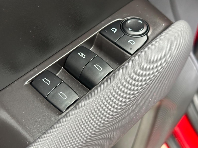 Chevrolet Colorado Vehicle Full-screen Gallery Image 17