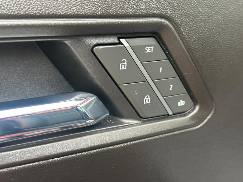 Chevrolet Colorado Vehicle Full-screen Gallery Image 18