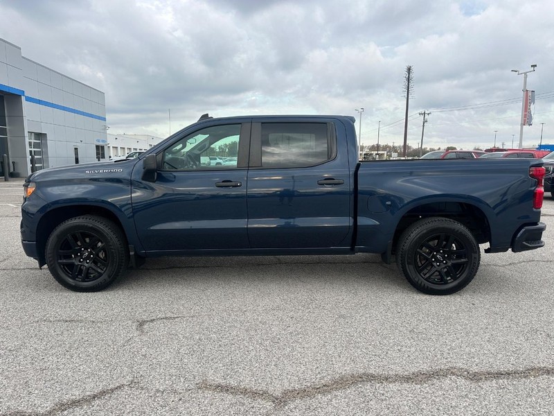 Chevrolet Silverado 1500 Vehicle Full-screen Gallery Image 2