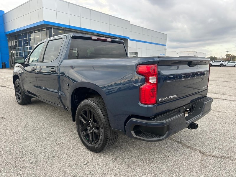 Chevrolet Silverado 1500 Vehicle Full-screen Gallery Image 3