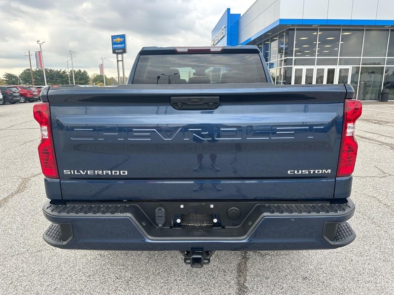 Chevrolet Silverado 1500 Vehicle Full-screen Gallery Image 4