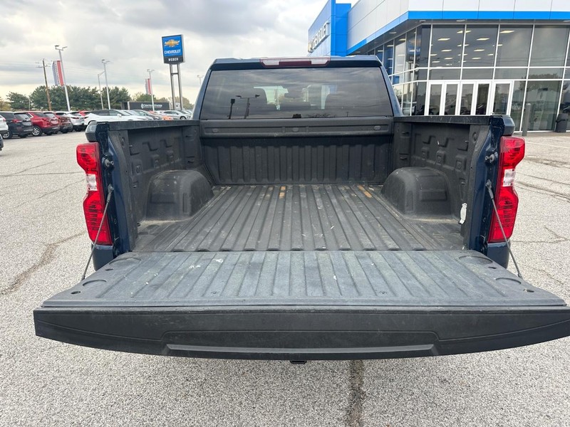 Chevrolet Silverado 1500 Vehicle Full-screen Gallery Image 5