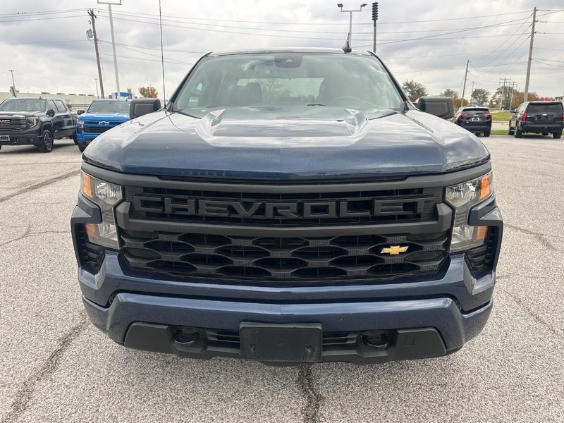 Chevrolet Silverado 1500 Vehicle Full-screen Gallery Image 9