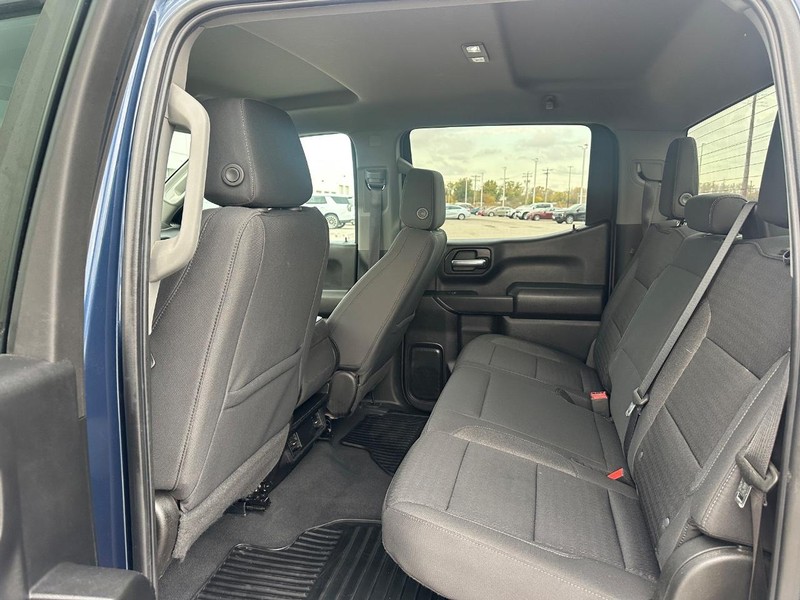 Chevrolet Silverado 1500 Vehicle Full-screen Gallery Image 10