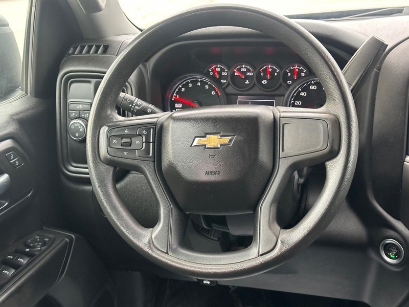 Chevrolet Silverado 1500 Vehicle Full-screen Gallery Image 12