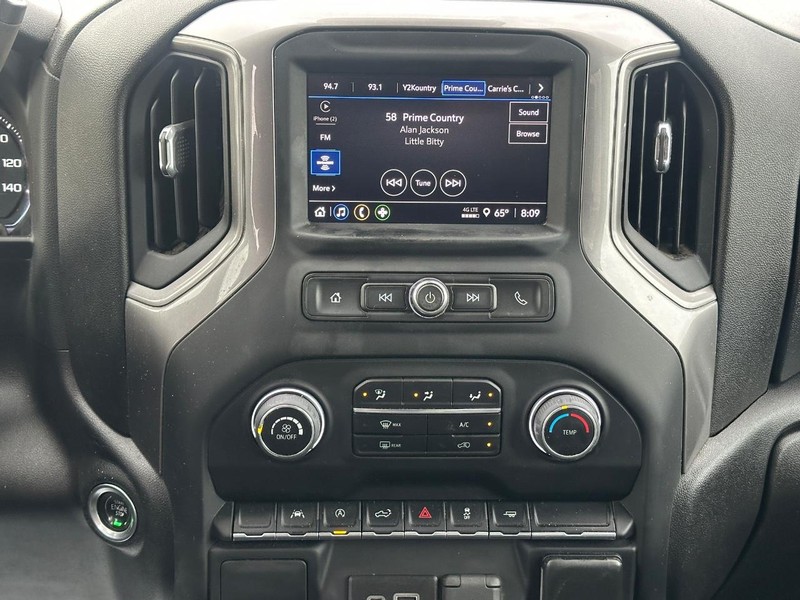 Chevrolet Silverado 1500 Vehicle Full-screen Gallery Image 13