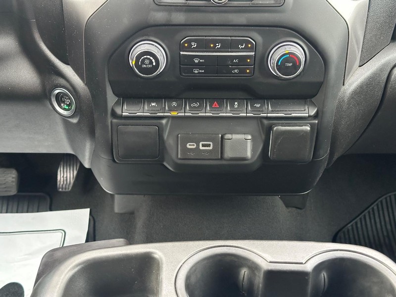 Chevrolet Silverado 1500 Vehicle Full-screen Gallery Image 14