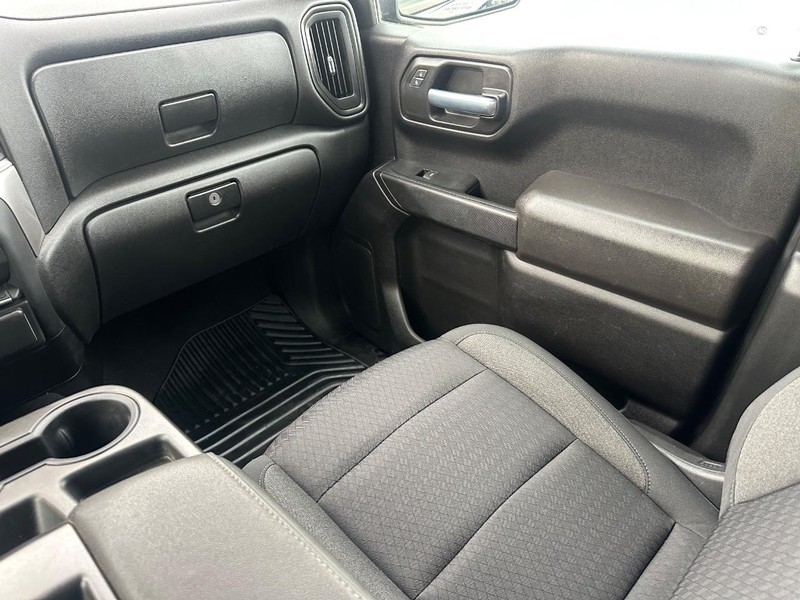 Chevrolet Silverado 1500 Vehicle Full-screen Gallery Image 15