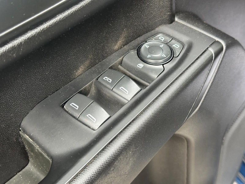 Chevrolet Silverado 1500 Vehicle Full-screen Gallery Image 16