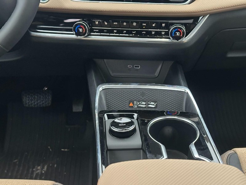 Chevrolet Equinox Vehicle Full-screen Gallery Image 9