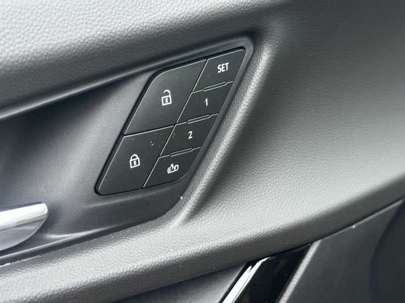 Chevrolet Equinox Vehicle Full-screen Gallery Image 11